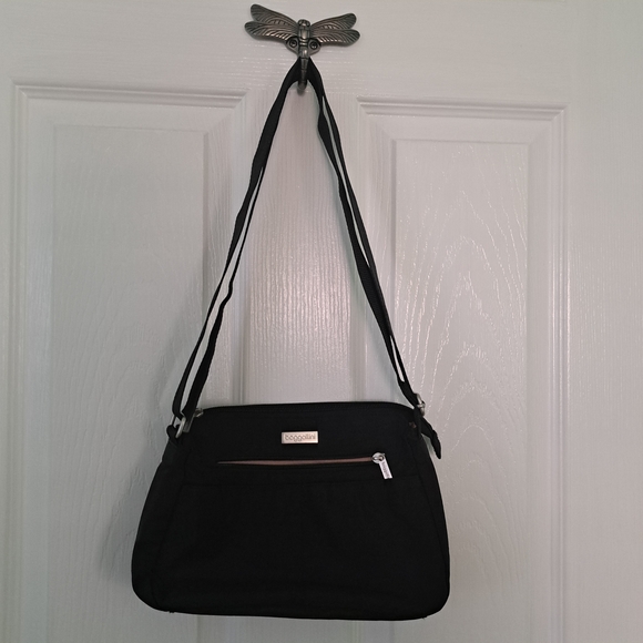 Baggallini Handbags - Baggallini Black Crossbody Bag